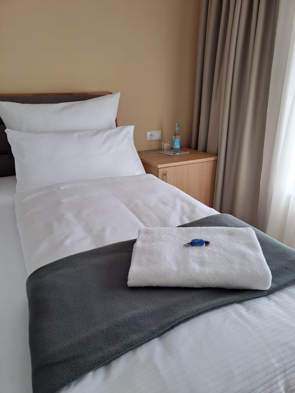 Fehrbellin Hotel Rhin Inn מראה חיצוני תמונה